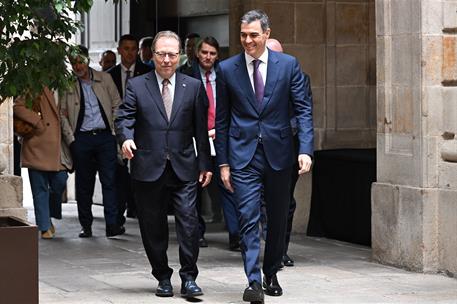 20/02/2025. Pedro Sánchez se reúne con los presidentes de las Cámaras de Comercio de Cataluña. El jefe del Ejecutivo, Pedro Sánchez, con el ...